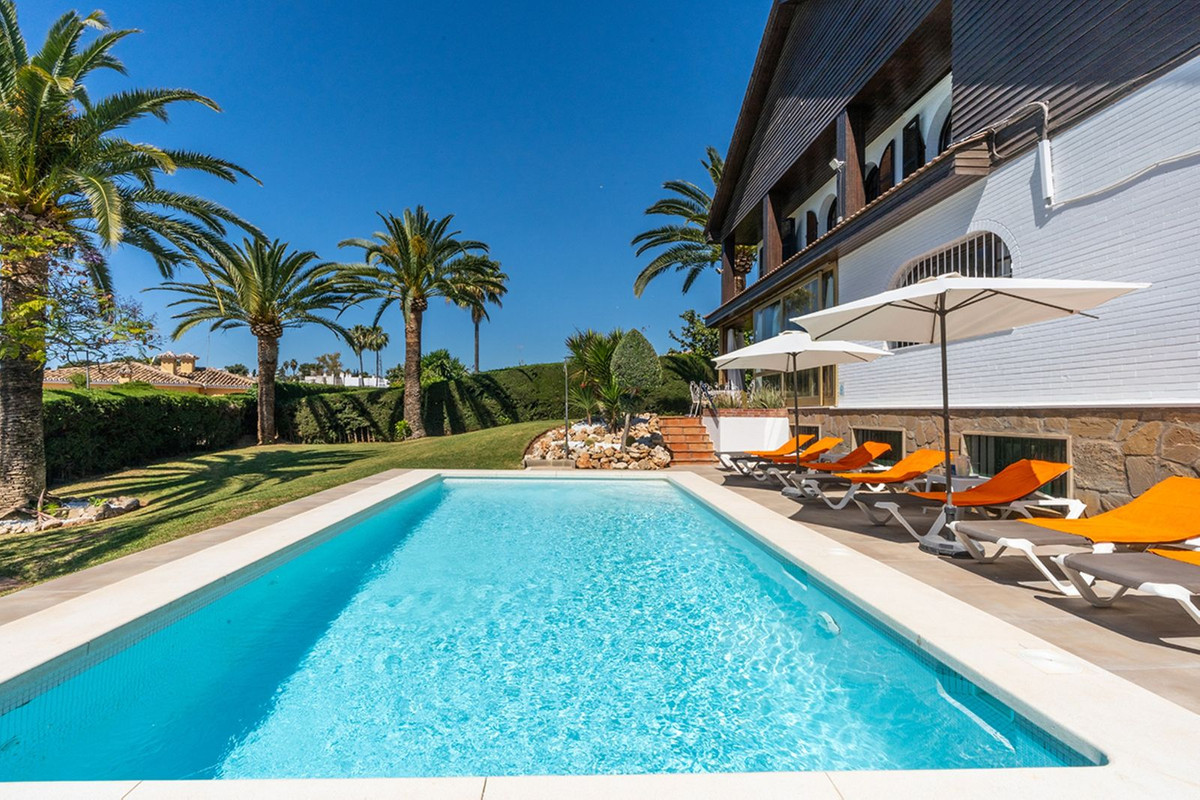 Se vende Villa - Chalet de 7 dormitorios en Costa Del Sol, Málaga, España