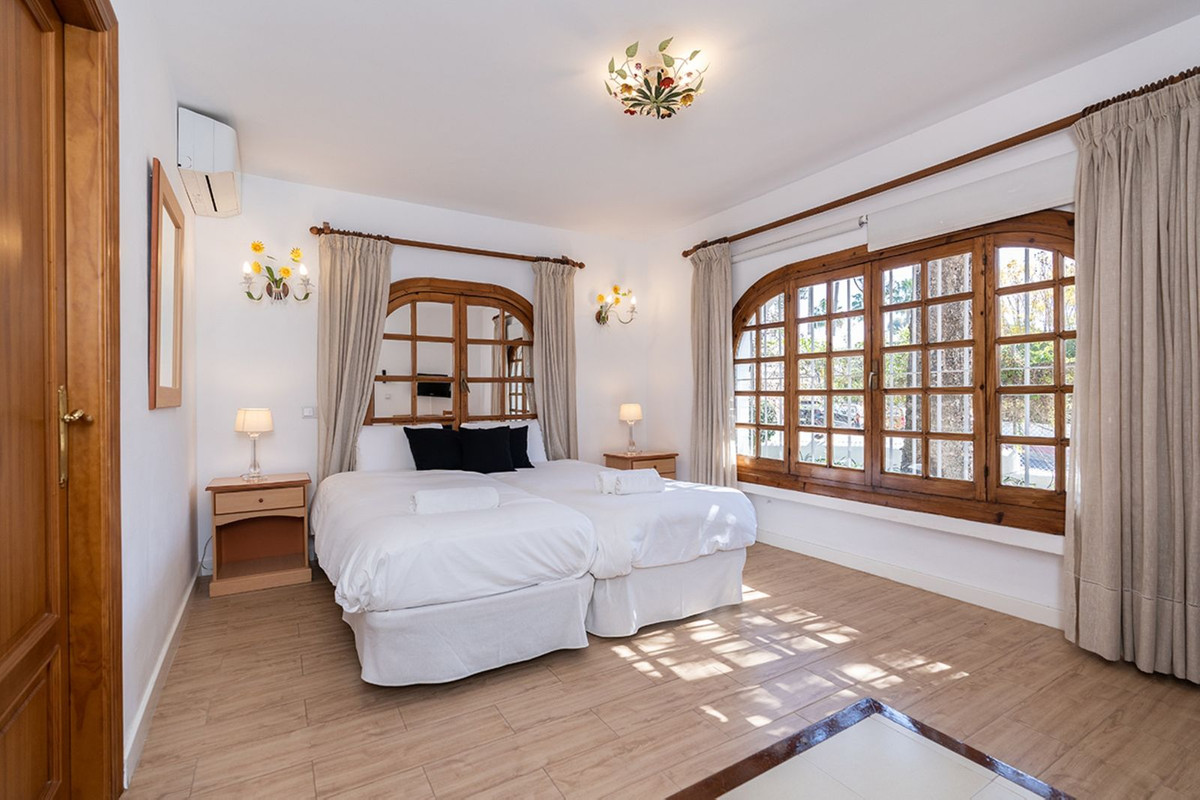 Se vende Villa - Chalet de 7 dormitorios en Costa Del Sol, Málaga, España