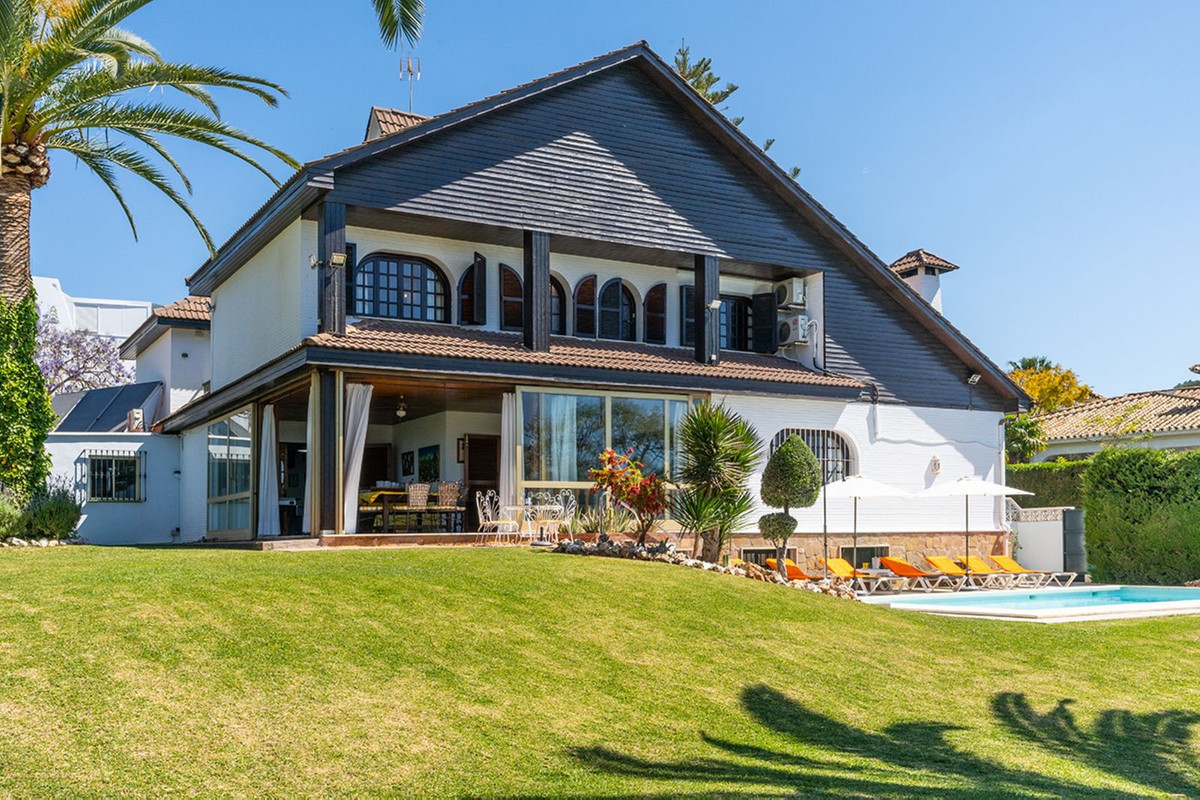 Se vende Villa - Chalet de 7 dormitorios en Costa Del Sol, Málaga, España