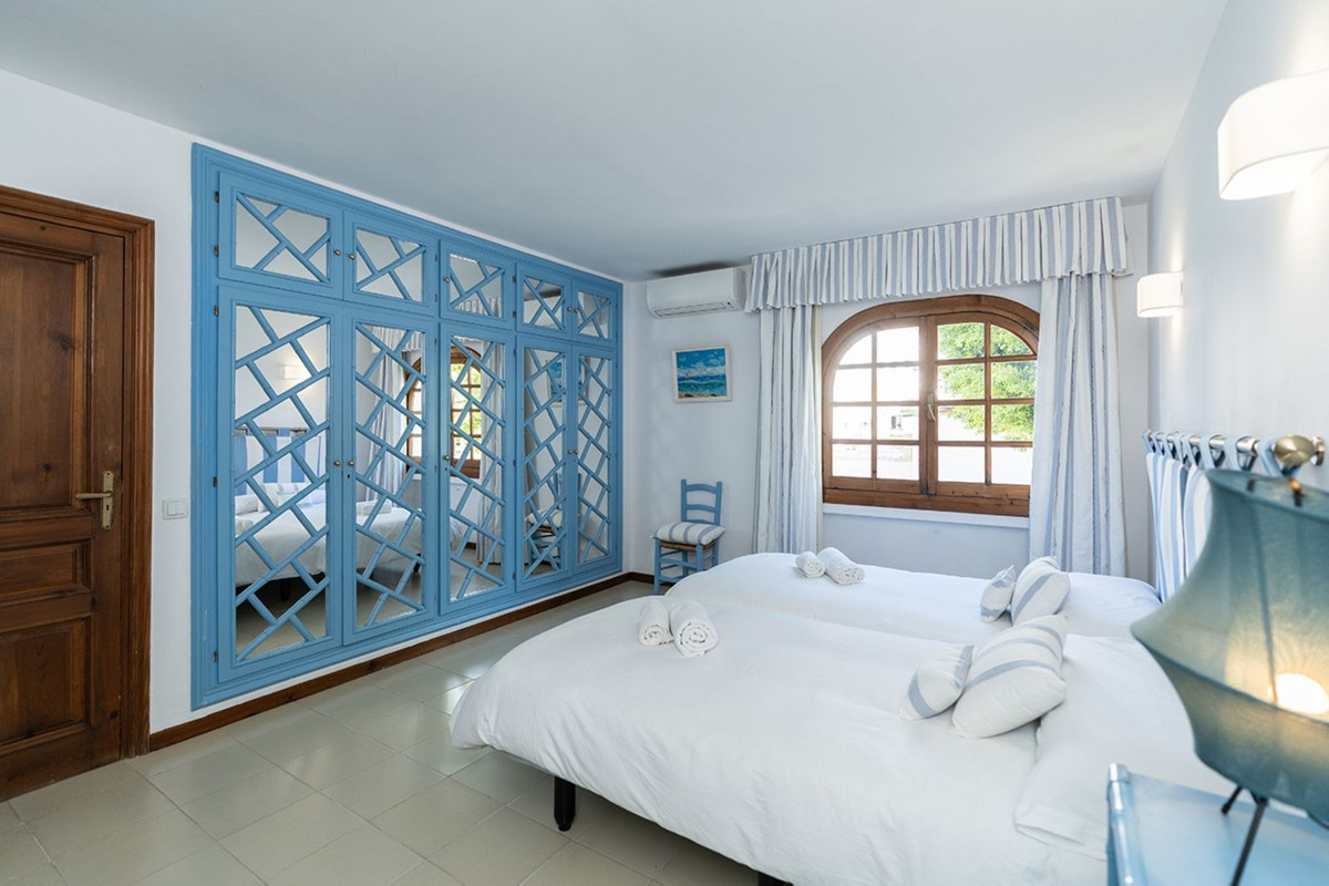 Se vende Villa - Chalet de 7 dormitorios en Costa Del Sol, Málaga, España