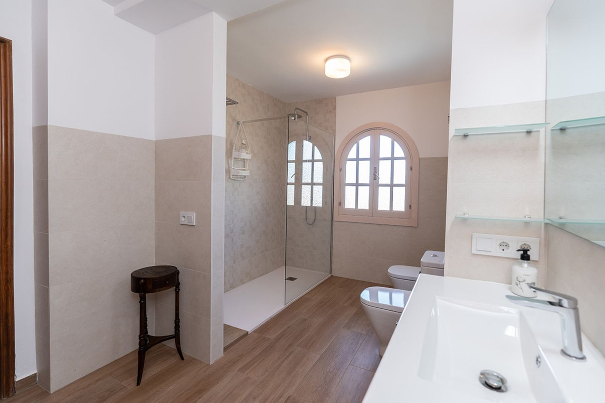 Se vende Villa - Chalet de 7 dormitorios en Costa Del Sol, Málaga, España