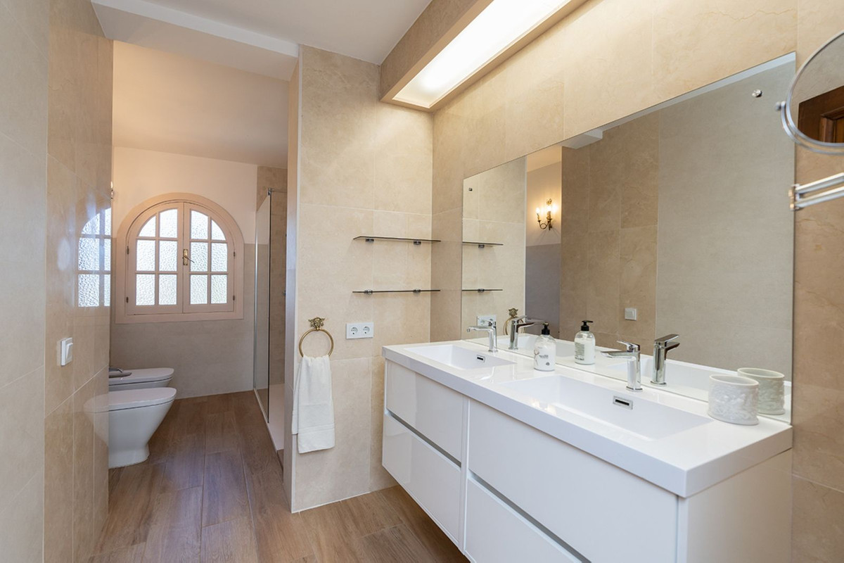 Se vende Villa - Chalet de 7 dormitorios en Costa Del Sol, Málaga, España