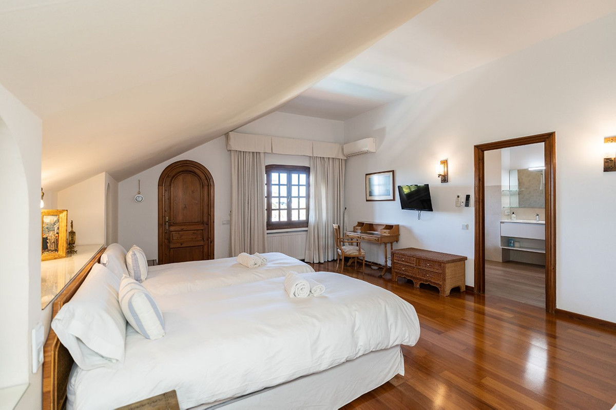 Se vende Villa - Chalet de 7 dormitorios en Costa Del Sol, Málaga, España