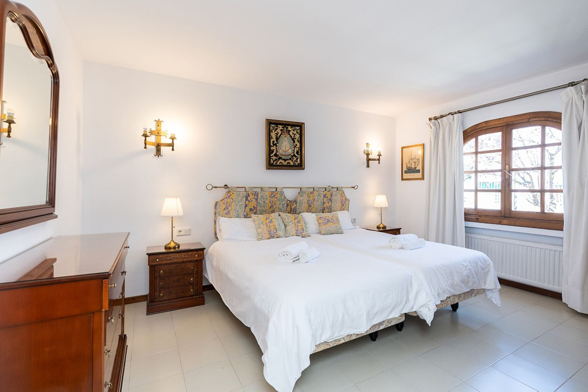 Se vende Villa - Chalet de 7 dormitorios en Costa Del Sol, Málaga, España