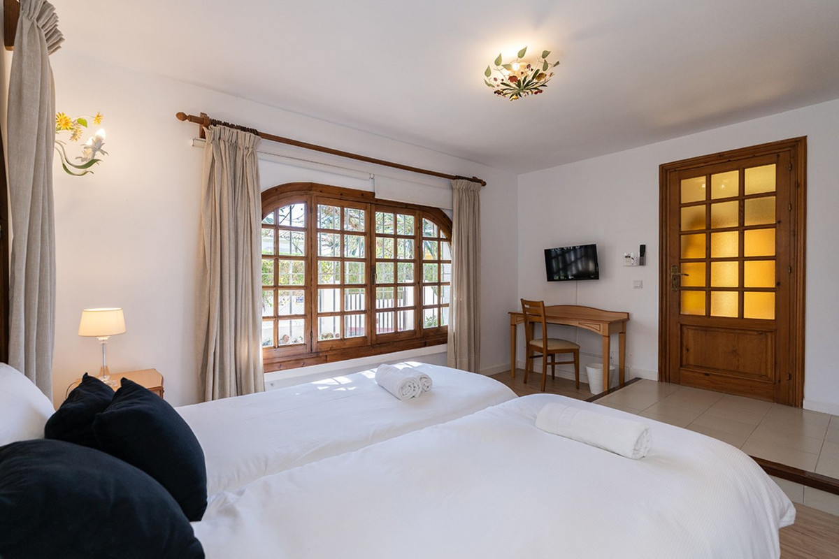 Se vende Villa - Chalet de 7 dormitorios en Costa Del Sol, Málaga, España