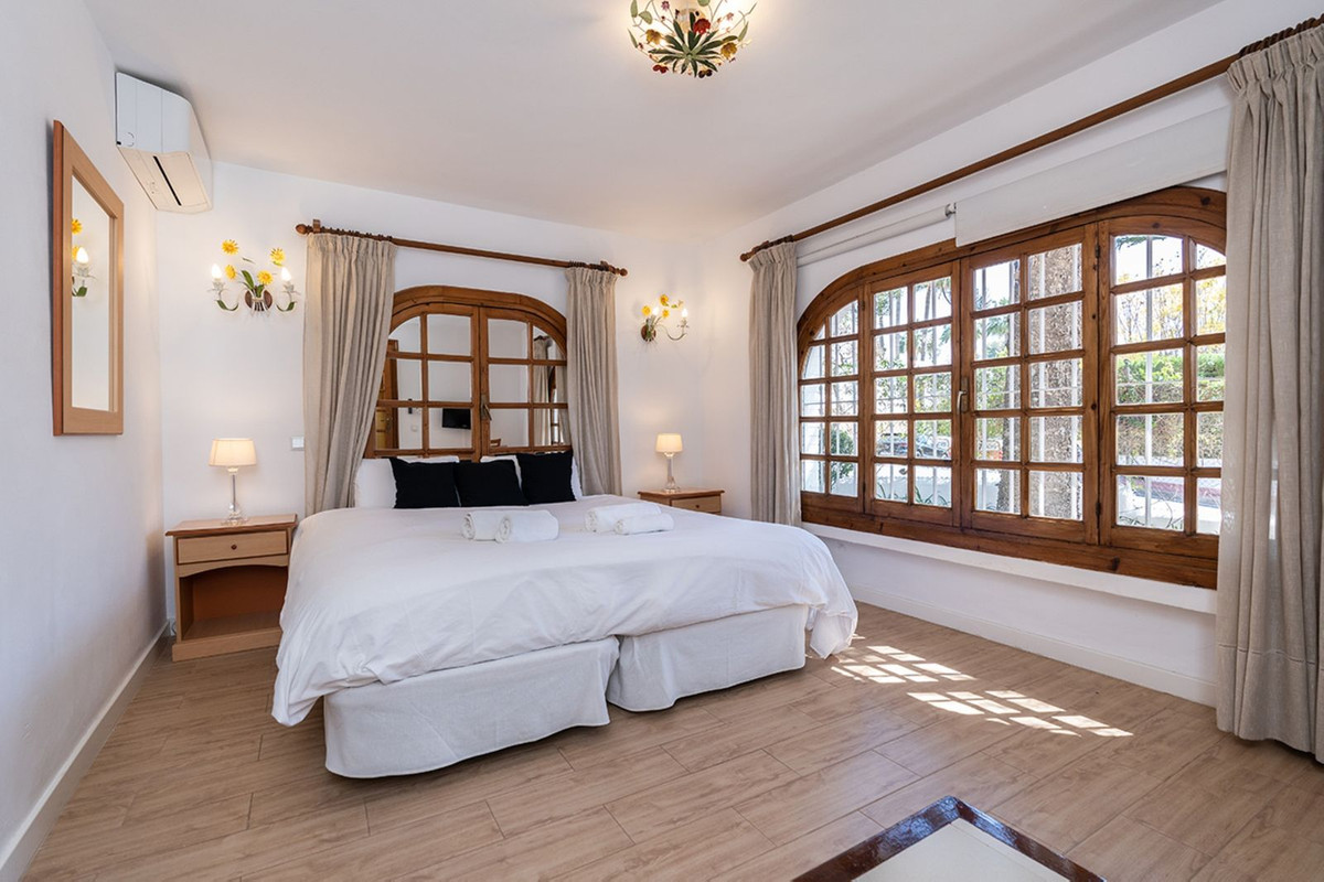 Se vende Villa - Chalet de 7 dormitorios en Costa Del Sol, Málaga, España
