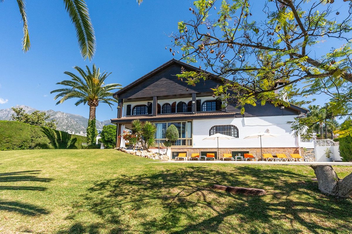 Se vende Villa - Chalet de 7 dormitorios en Costa Del Sol, Málaga, España