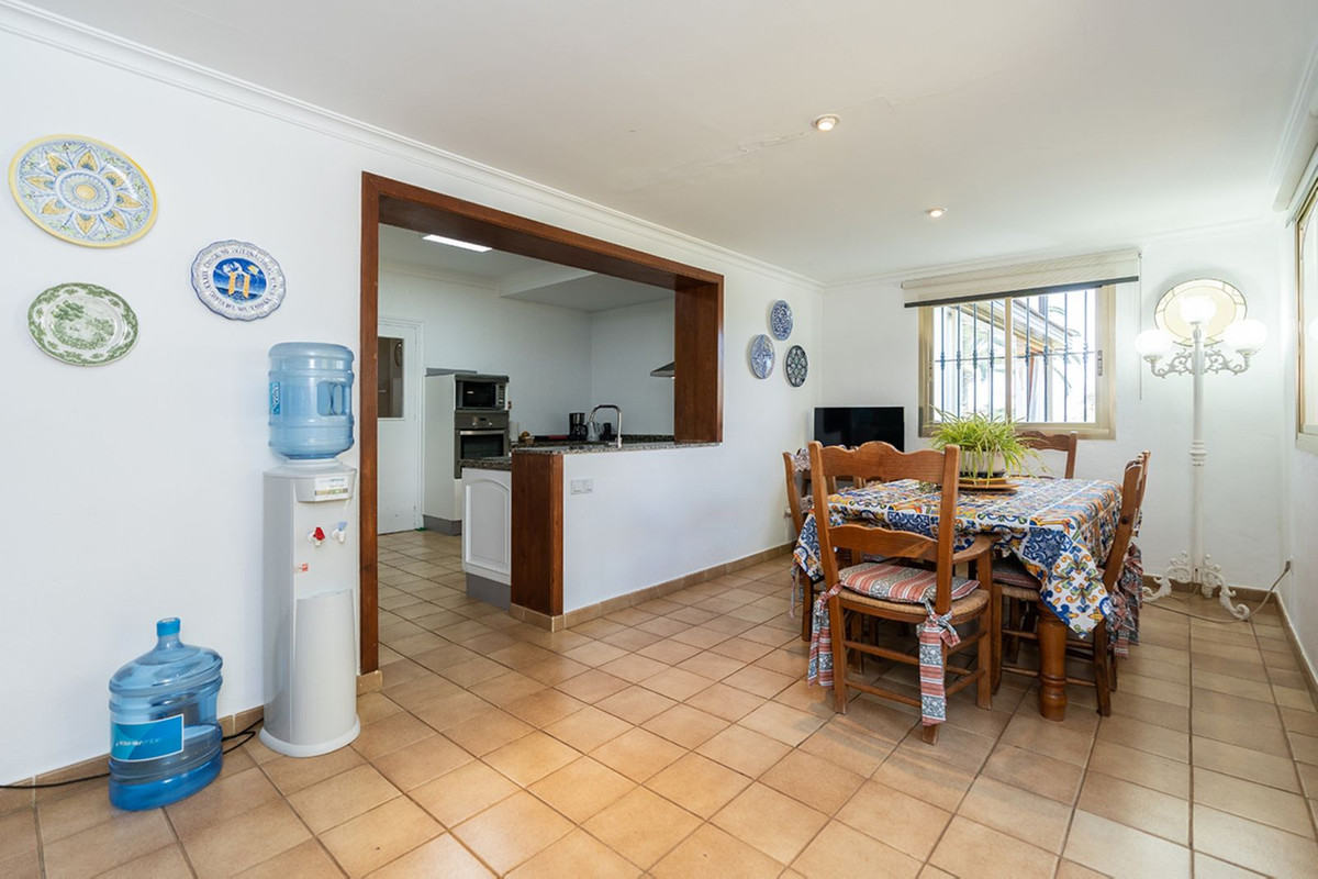 Se vende Villa - Chalet de 7 dormitorios en Costa Del Sol, Málaga, España