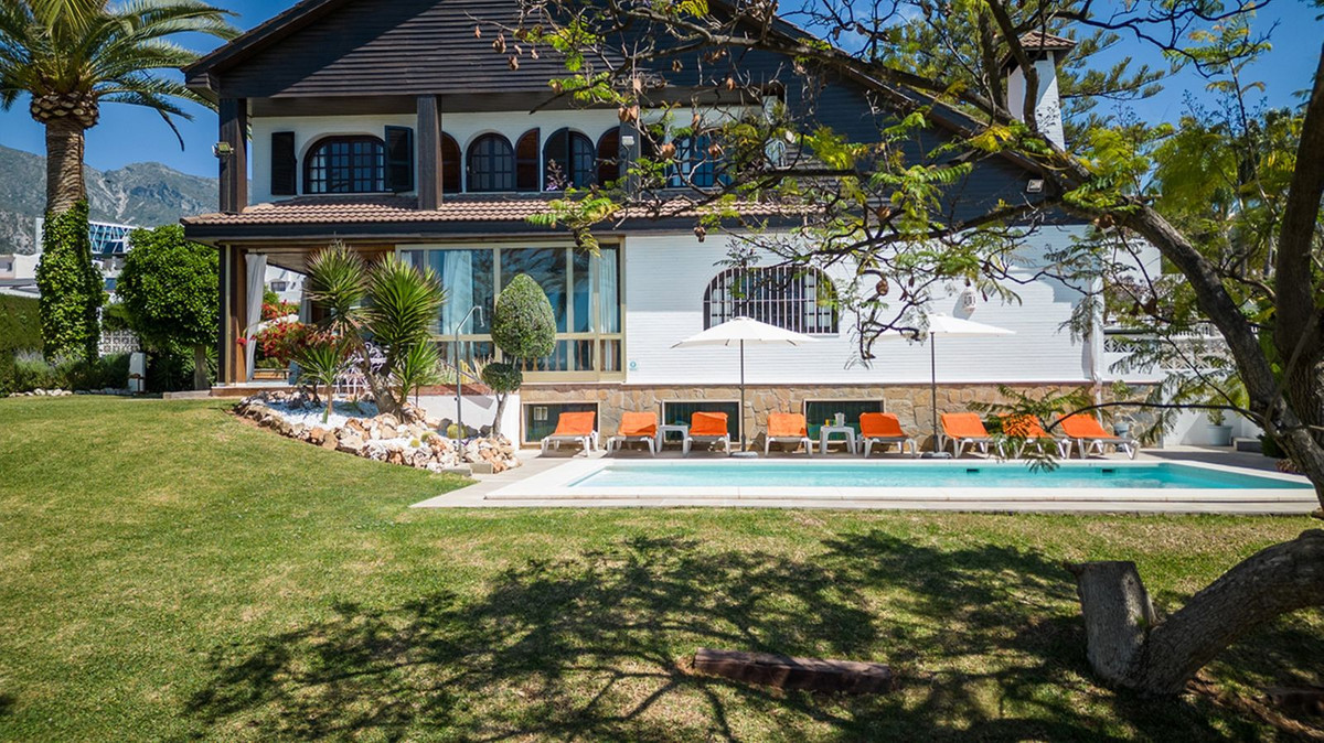 Se vende Villa - Chalet de 7 dormitorios en Costa Del Sol, Málaga, España