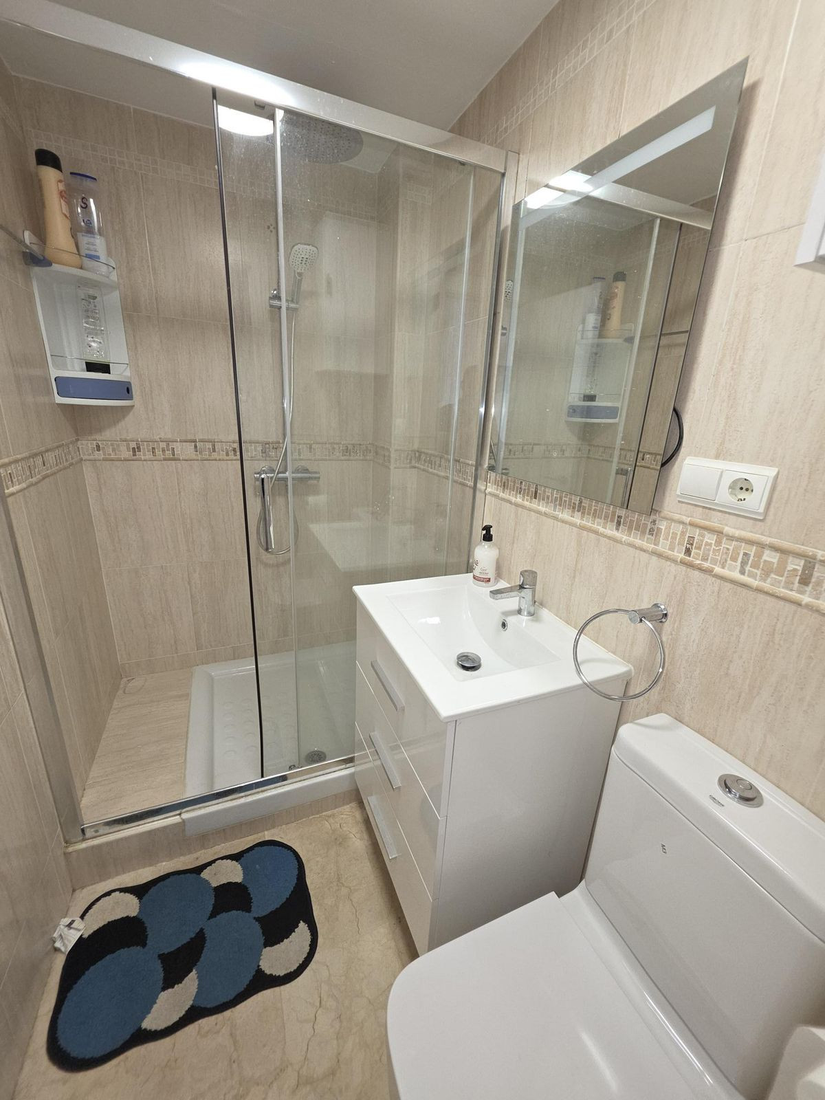 Se vende Apartamento Planta Media de 2 dormitorios en Costa Del Sol, Málaga, España