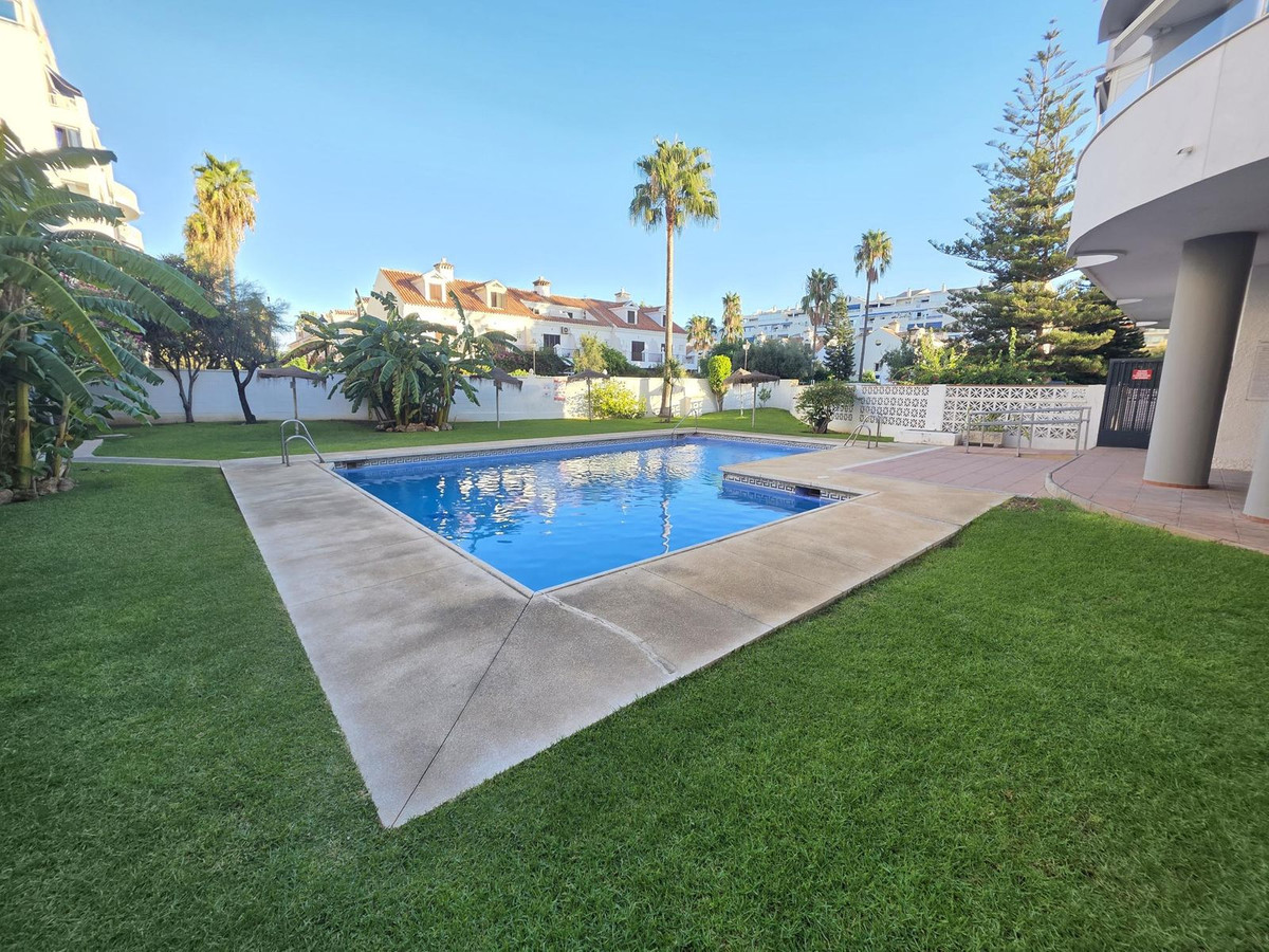 Se vende Apartamento Planta Media de 2 dormitorios en Costa Del Sol, Málaga, España