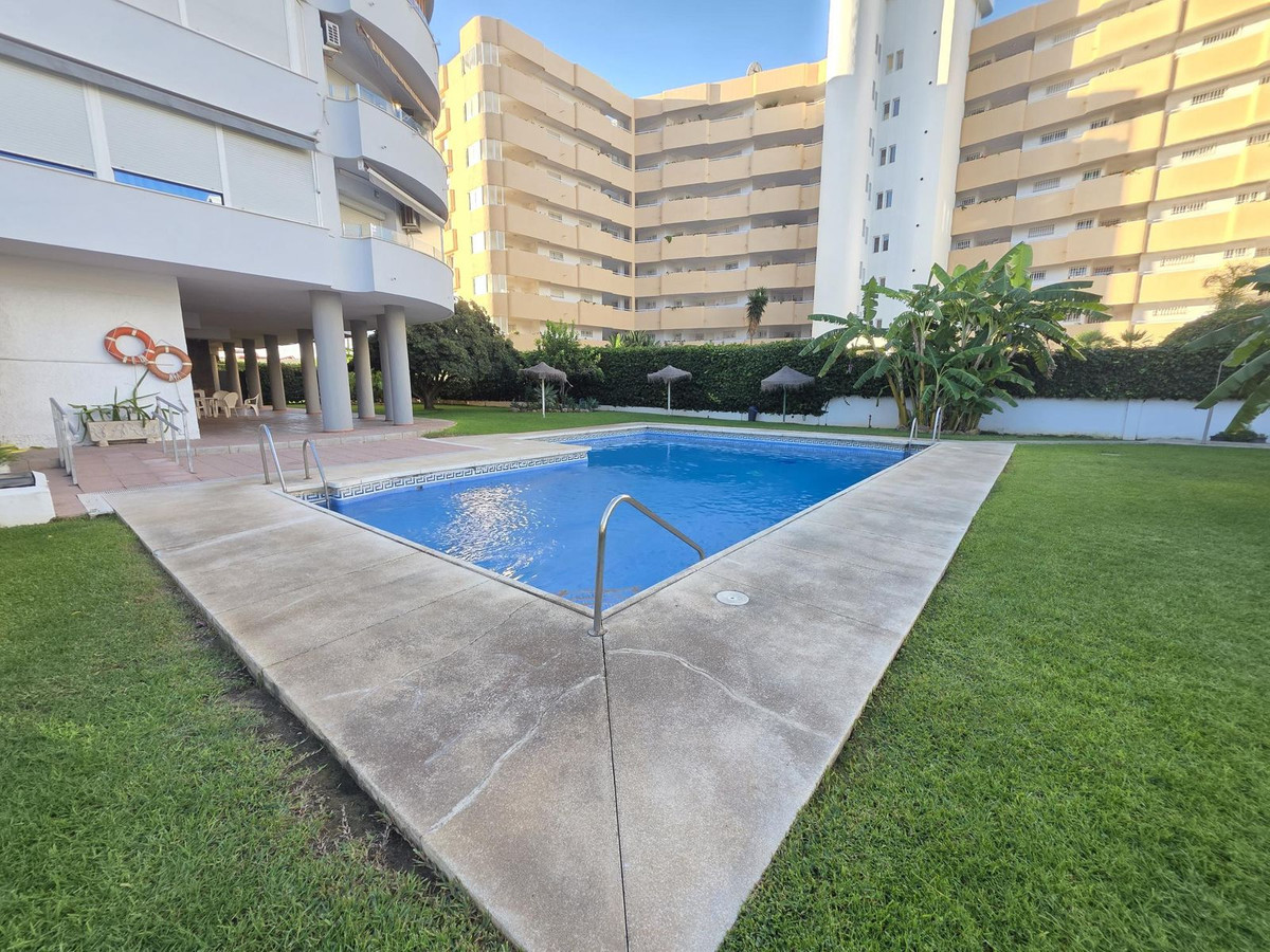 Se vende Apartamento Planta Media de 2 dormitorios en Costa Del Sol, Málaga, España