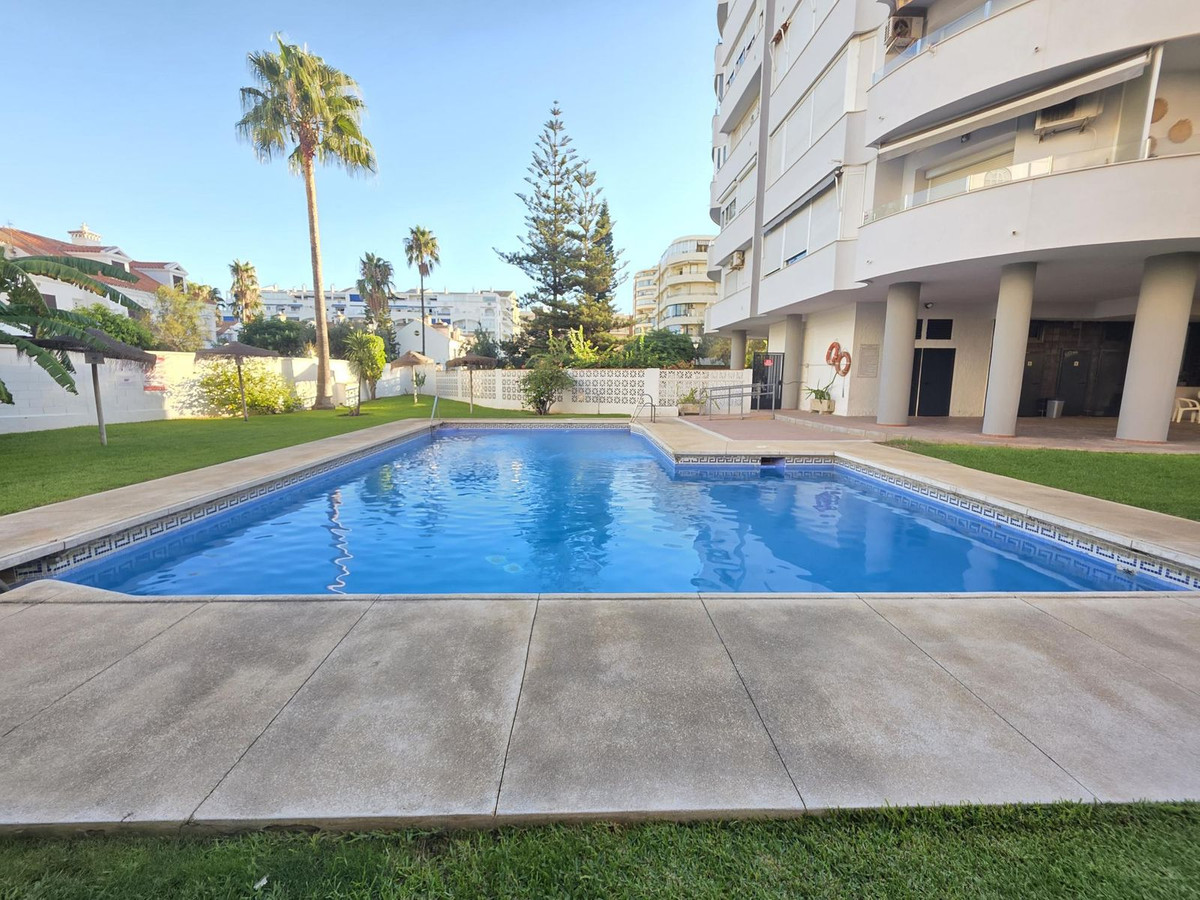 Se vende Apartamento Planta Media de 2 dormitorios en Costa Del Sol, Málaga, España