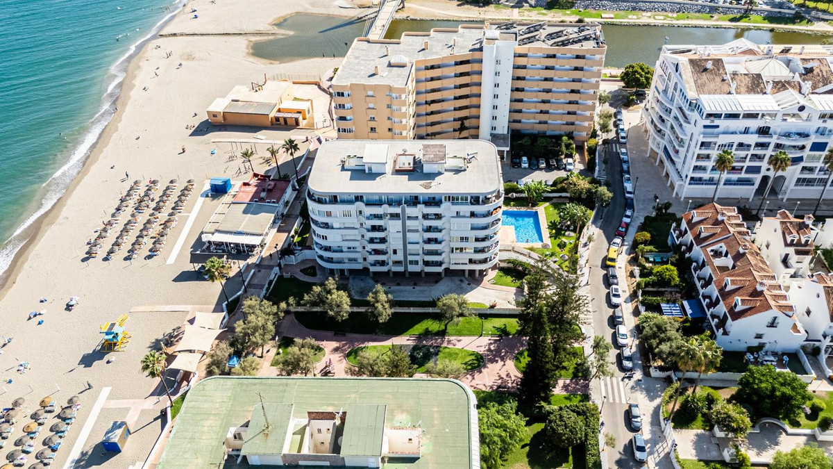 Se vende Apartamento Planta Media de 2 dormitorios en Costa Del Sol, Málaga, España