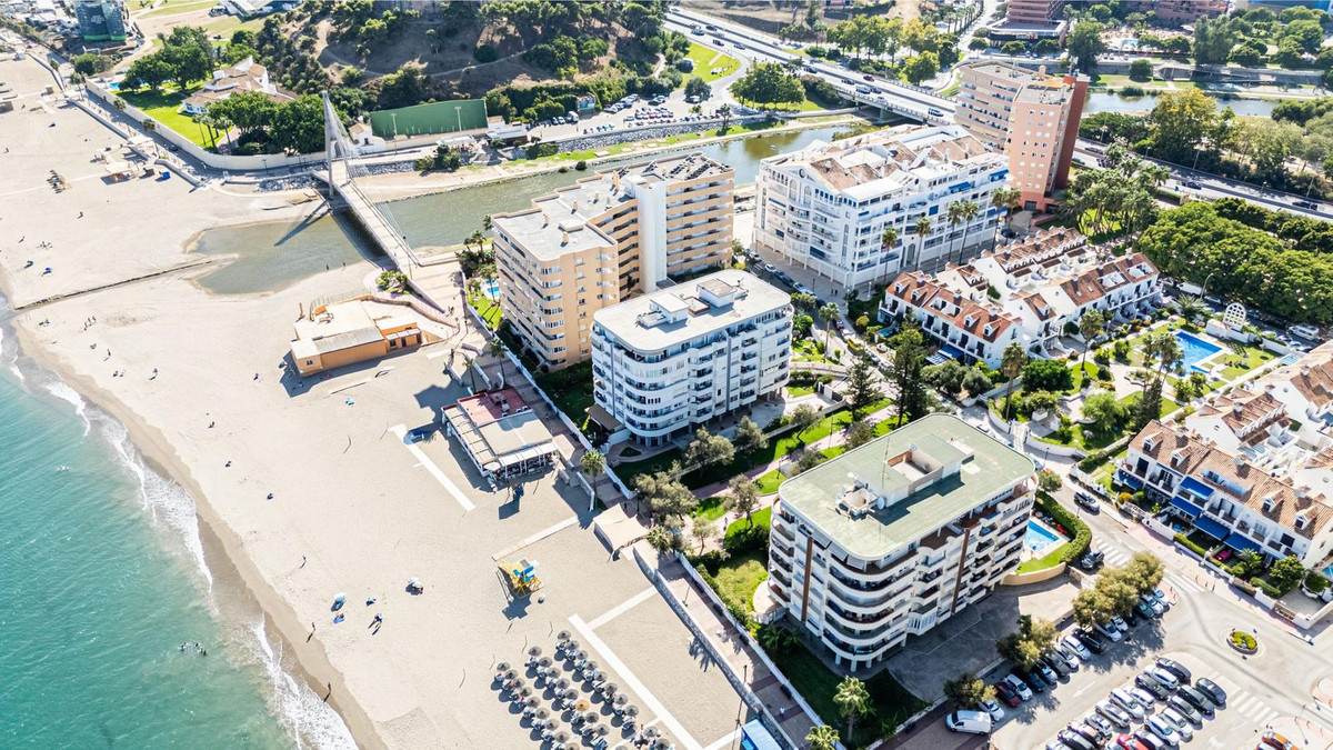 Se vende Apartamento Planta Media de 2 dormitorios en Costa Del Sol, Málaga, España