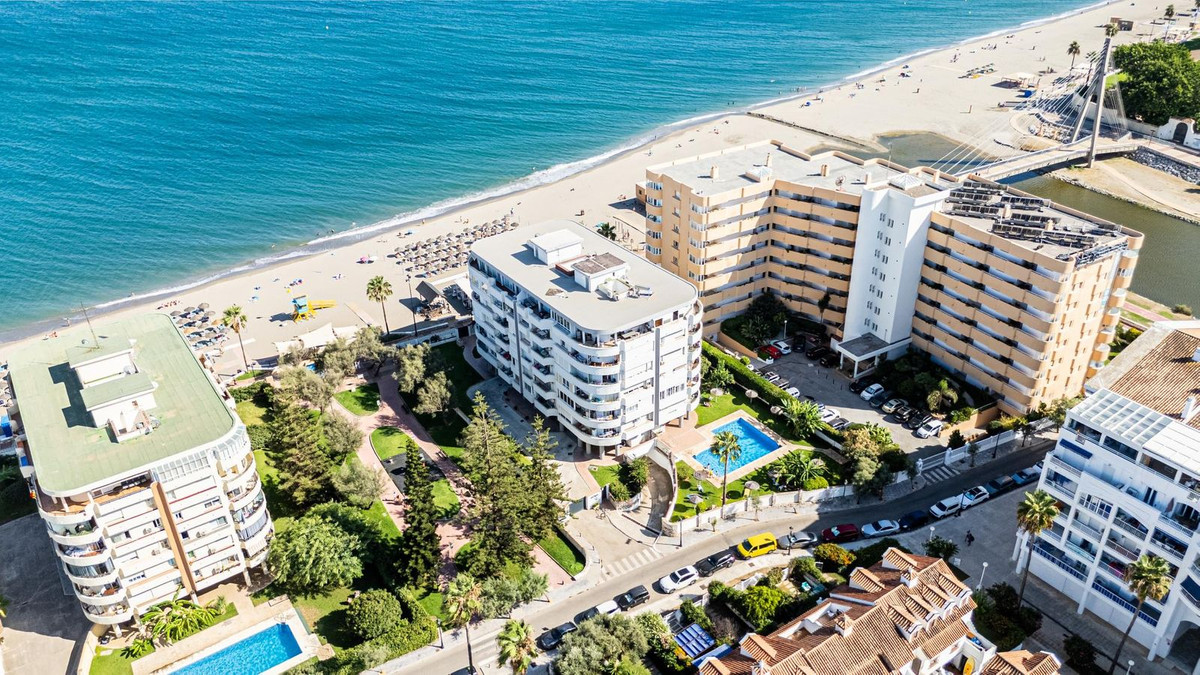 Se vende Apartamento Planta Media de 2 dormitorios en Costa Del Sol, Málaga, España