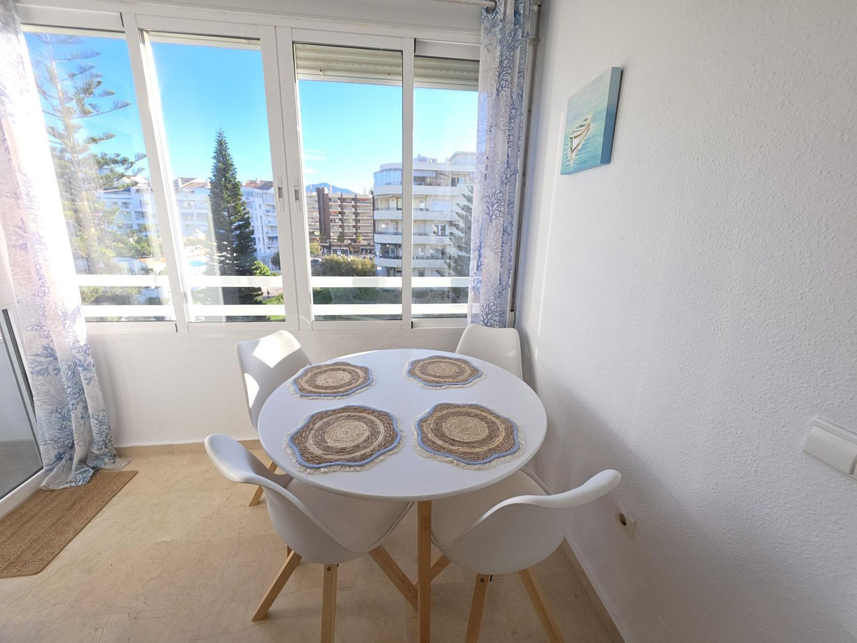Se vende Apartamento Planta Media de 2 dormitorios en Costa Del Sol, Málaga, España