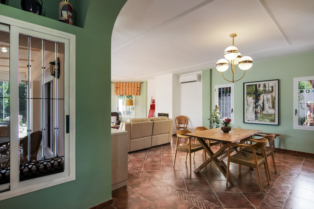 Se vende Villa - Chalet de 3 dormitorios en Costa Del Sol, Málaga, España