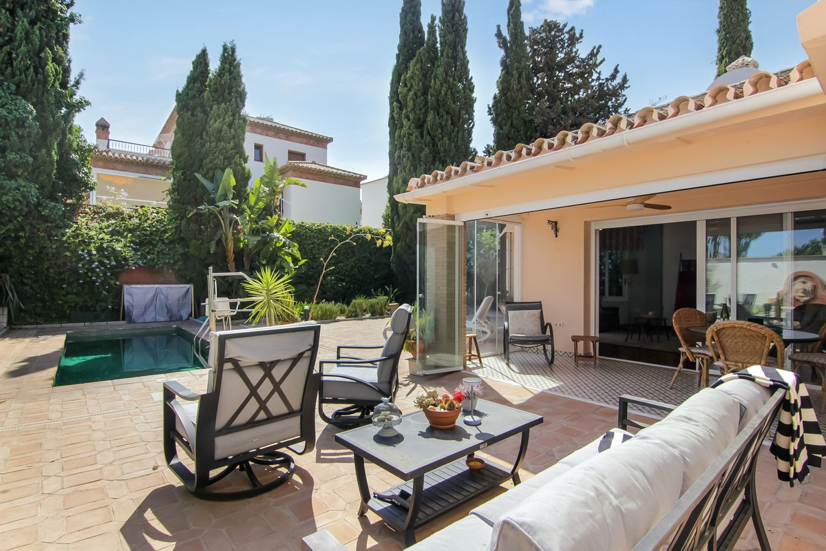 Se vende Villa - Chalet de 3 dormitorios en Costa Del Sol, Málaga, España