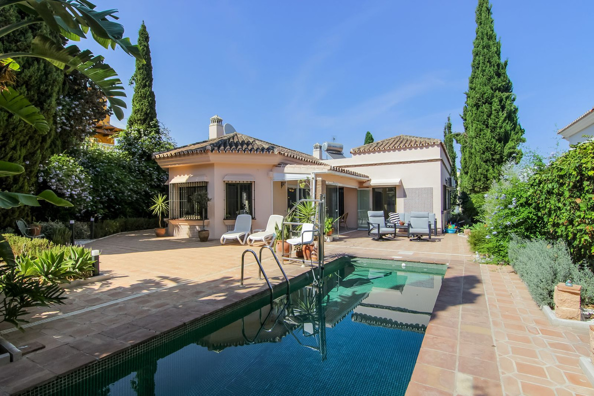 Se vende Villa - Chalet de 3 dormitorios en Costa Del Sol, Málaga, España