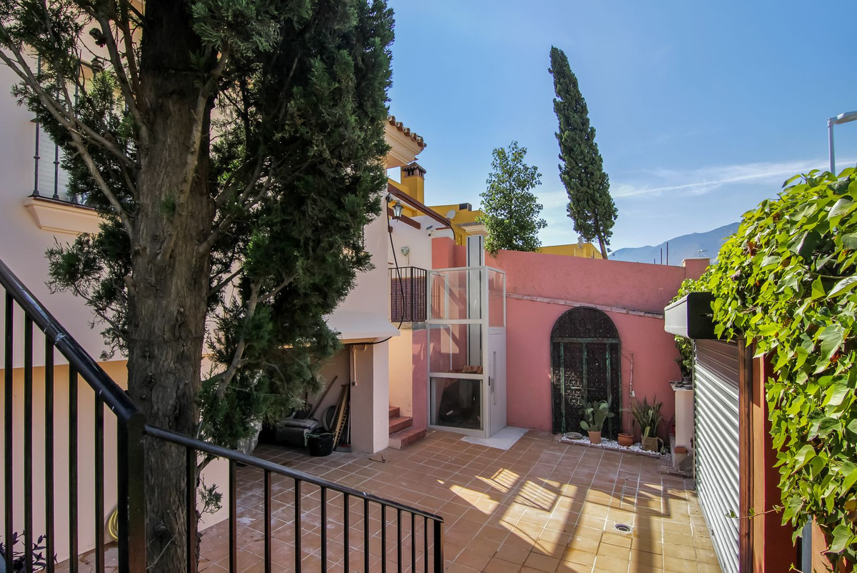 Se vende Villa - Chalet de 3 dormitorios en Costa Del Sol, Málaga, España