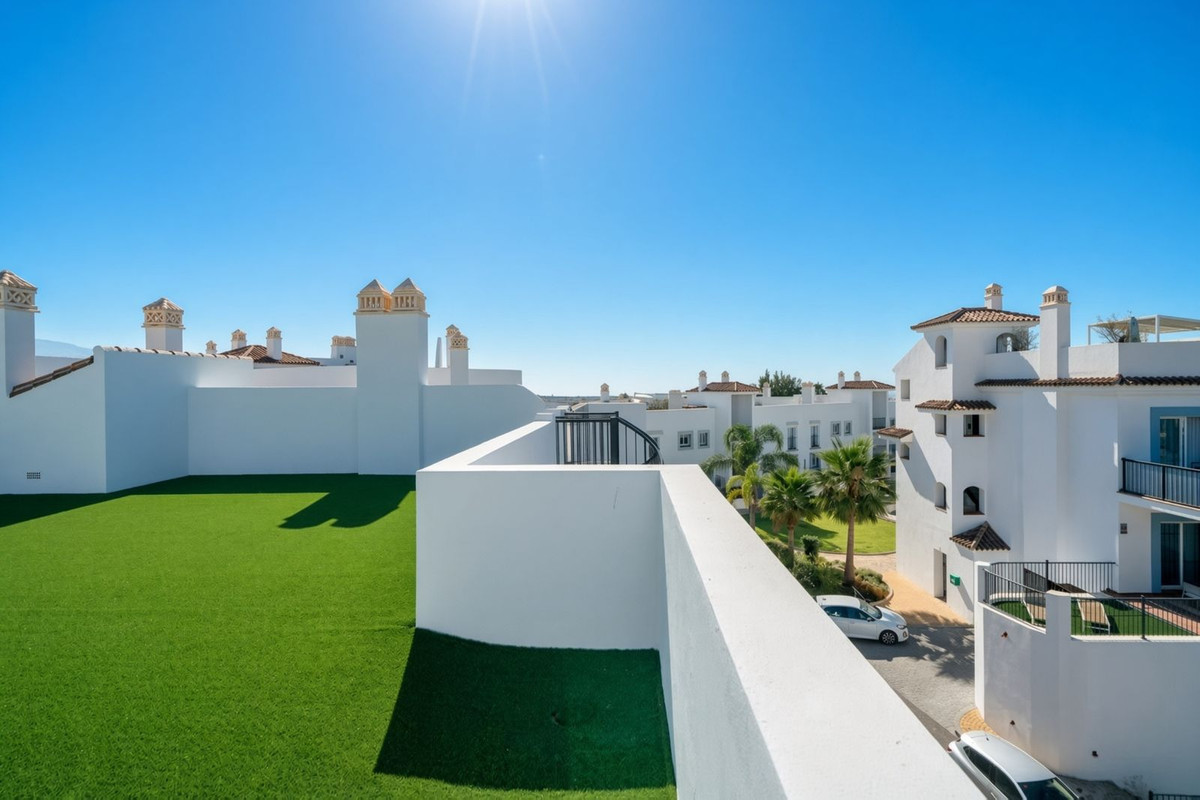 2 Bed Apartment for sale in El Paraiso Costa Del Sol, Málaga, Spain