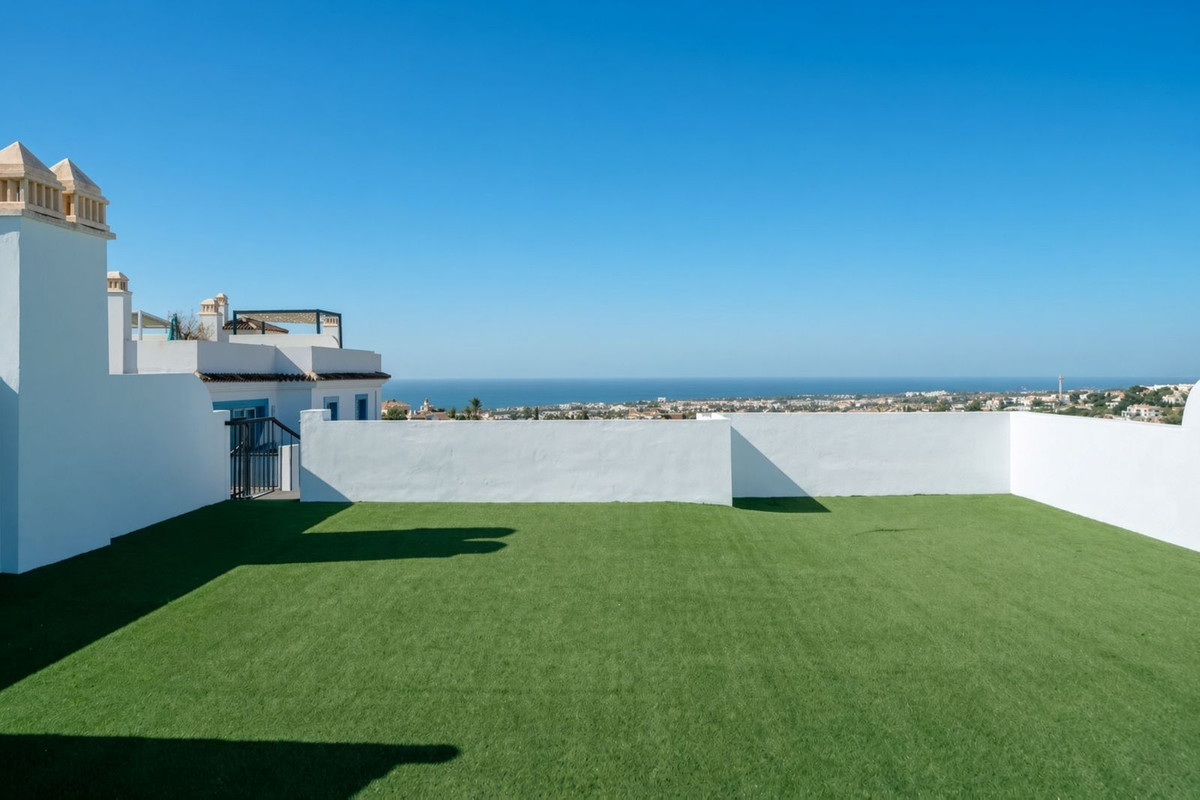 2 Bed Apartment for sale in El Paraiso Costa Del Sol, Málaga, Spain
