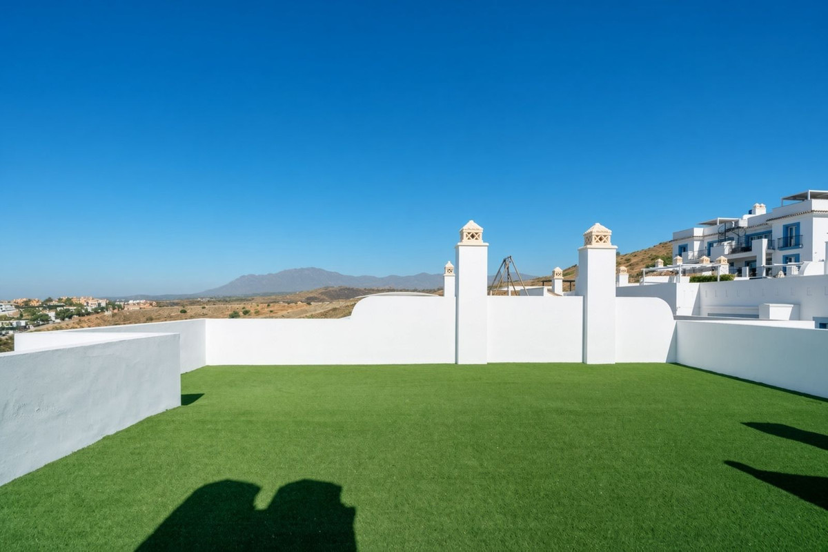 2 Bed Apartment for sale in El Paraiso Costa Del Sol, Málaga, Spain