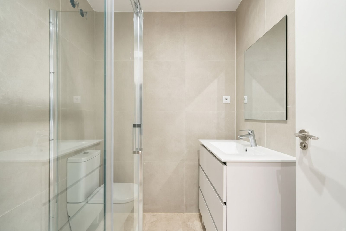 2 Bed Apartment for sale in El Paraiso Costa Del Sol, Málaga, Spain