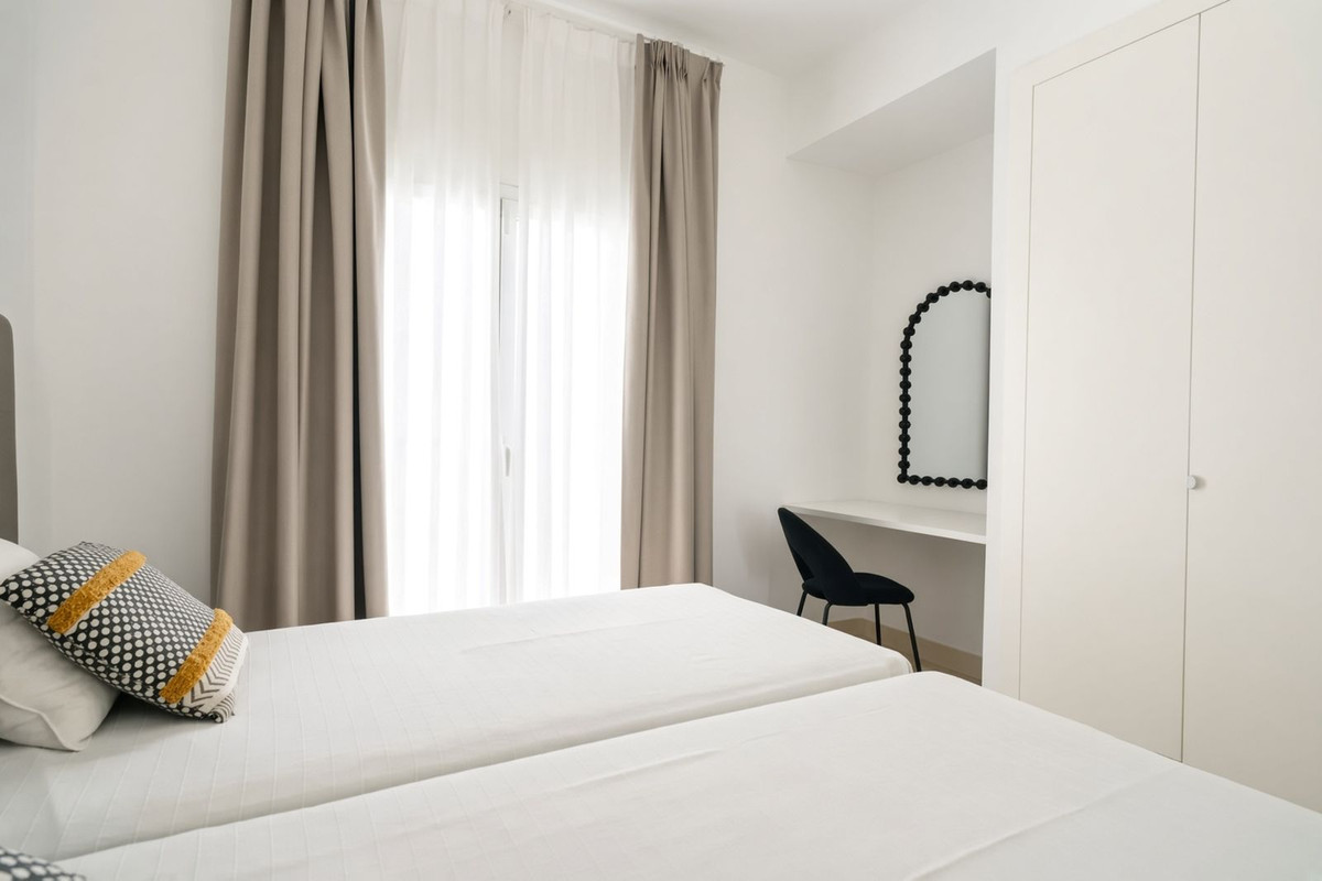 2 Bed Apartment for sale in El Paraiso Costa Del Sol, Málaga, Spain