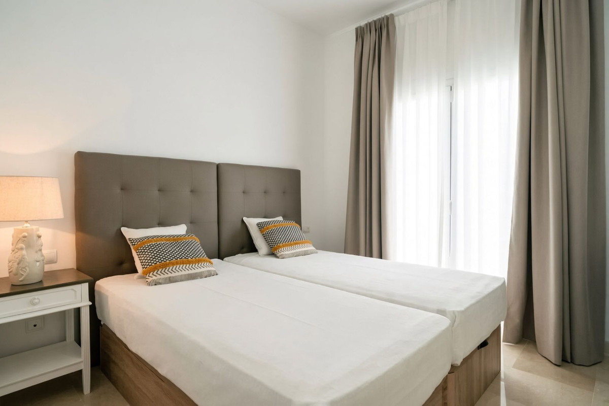 2 Bed Apartment for sale in El Paraiso Costa Del Sol, Málaga, Spain