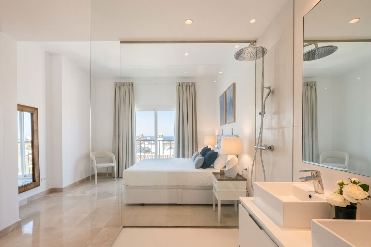 2 Bed Apartment for sale in El Paraiso Costa Del Sol, Málaga, Spain
