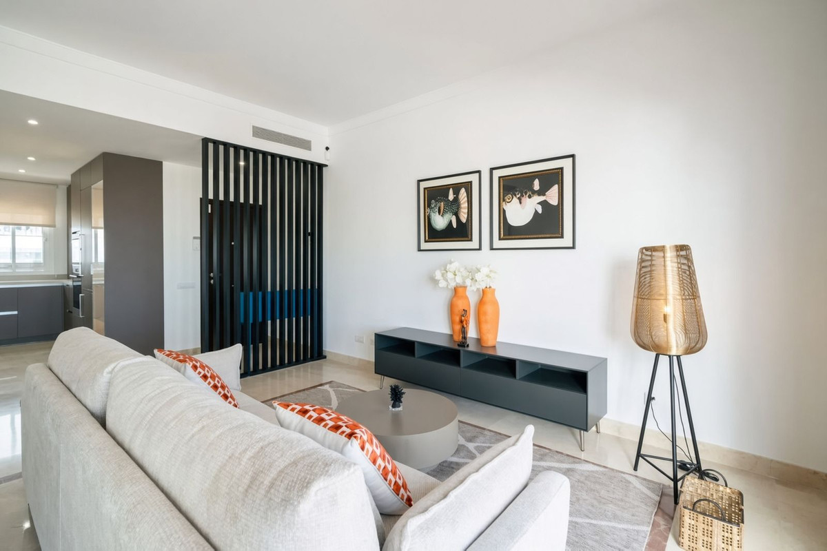 2 Bed Apartment for sale in El Paraiso Costa Del Sol, Málaga, Spain