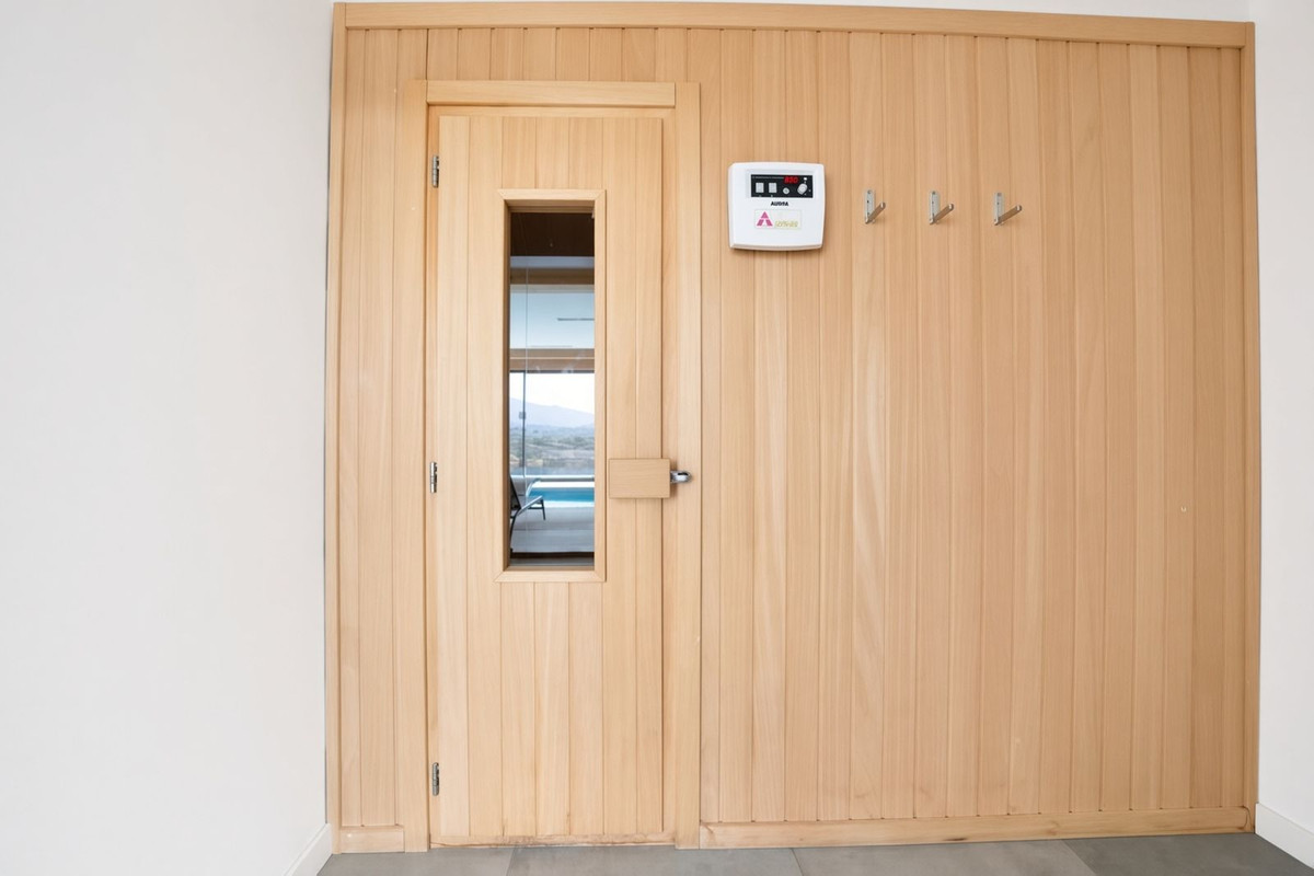 2 Bed Apartment for sale in El Paraiso Costa Del Sol, Málaga, Spain