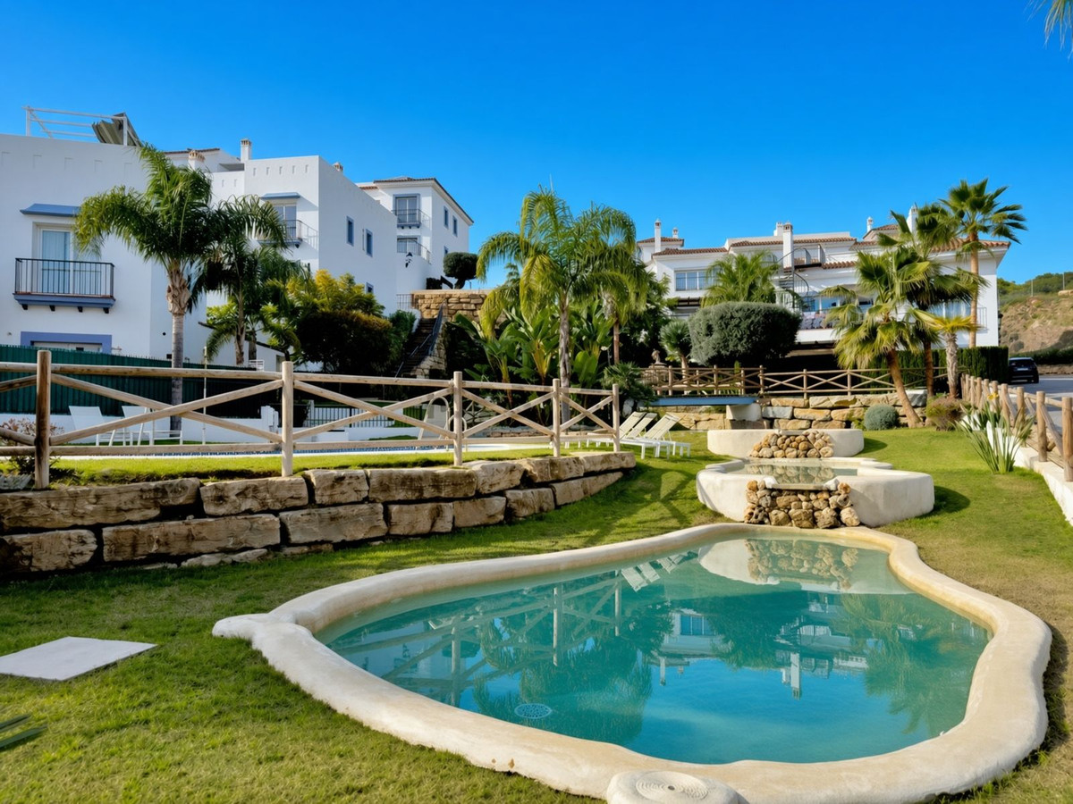 2 Bed Apartment for sale in El Paraiso Costa Del Sol, Málaga, Spain