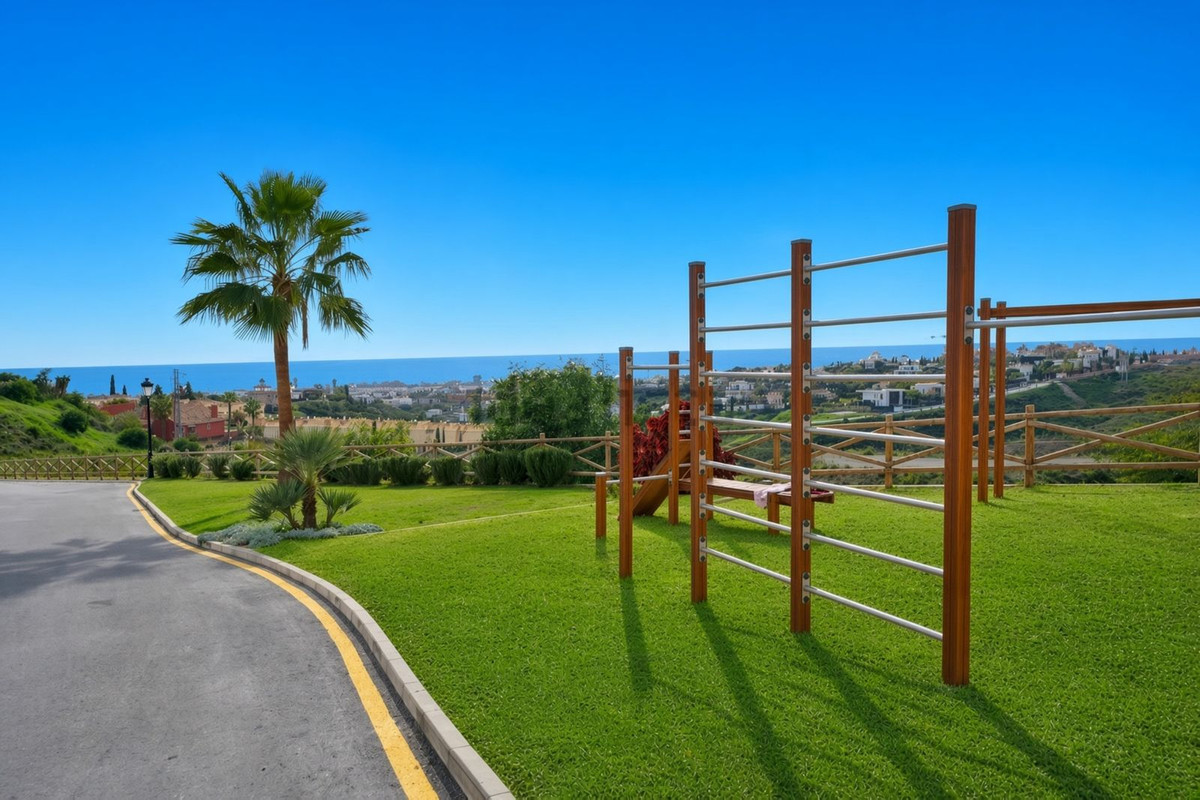 2 Bed Apartment for sale in El Paraiso Costa Del Sol, Málaga, Spain