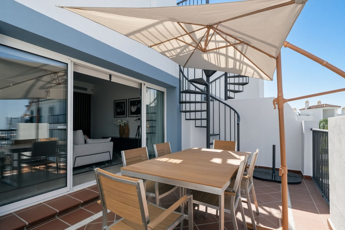 2 Bed Apartment for sale in El Paraiso Costa Del Sol, Málaga, Spain