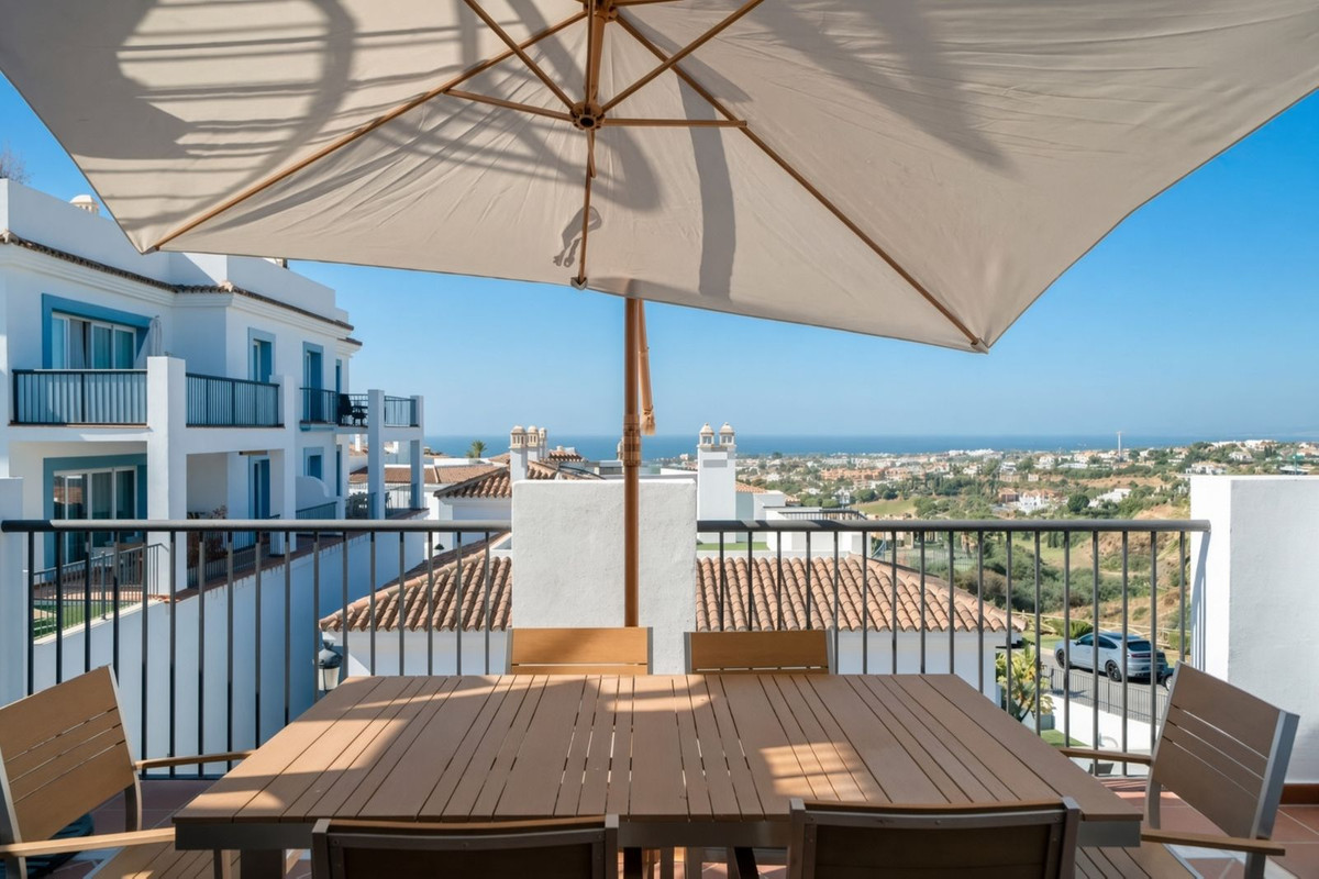 2 Bed Apartment for sale in El Paraiso Costa Del Sol, Málaga, Spain