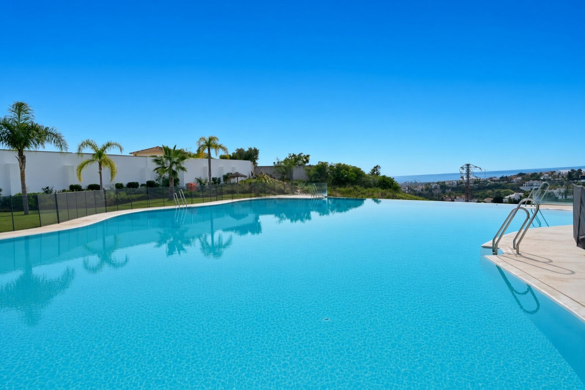 2 Bed Apartment for sale in El Paraiso Costa Del Sol, Málaga, Spain