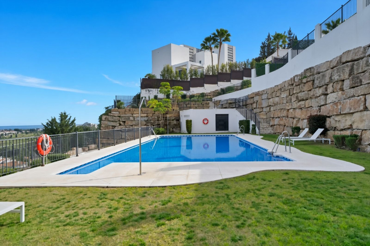 2 Bed Apartment for sale in El Paraiso Costa Del Sol, Málaga, Spain