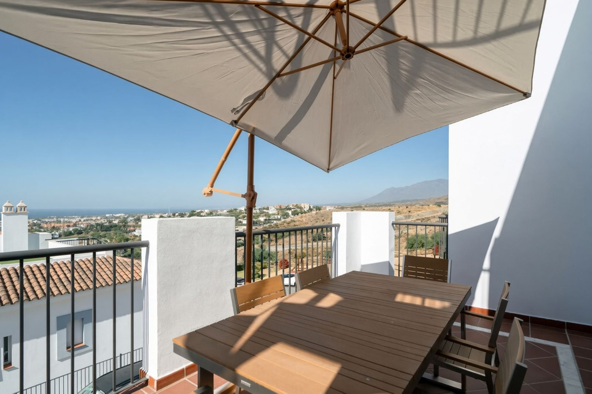 2 Bed Apartment for sale in El Paraiso Costa Del Sol, Málaga, Spain