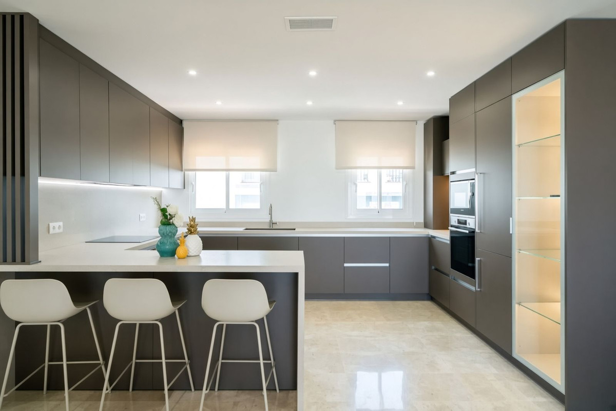 2 Bed Apartment for sale in El Paraiso Costa Del Sol, Málaga, Spain