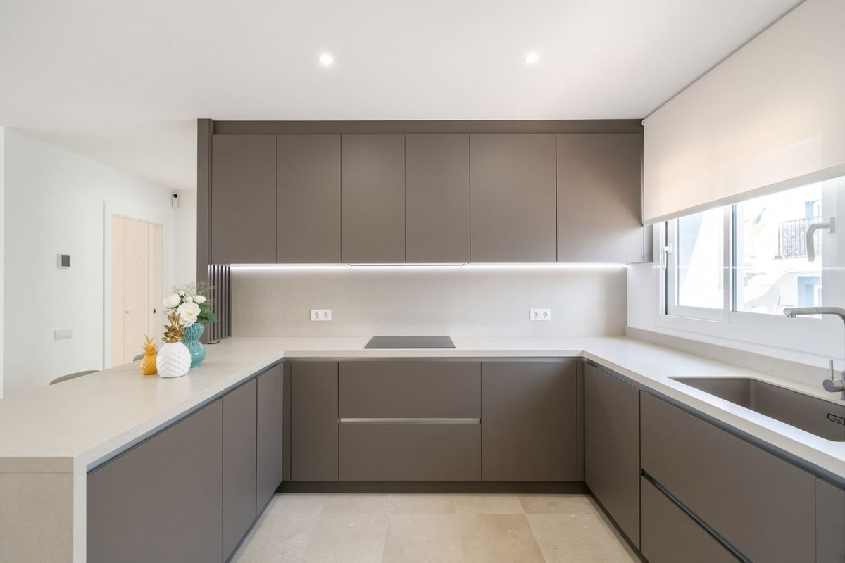 2 Bed Apartment for sale in El Paraiso Costa Del Sol, Málaga, Spain