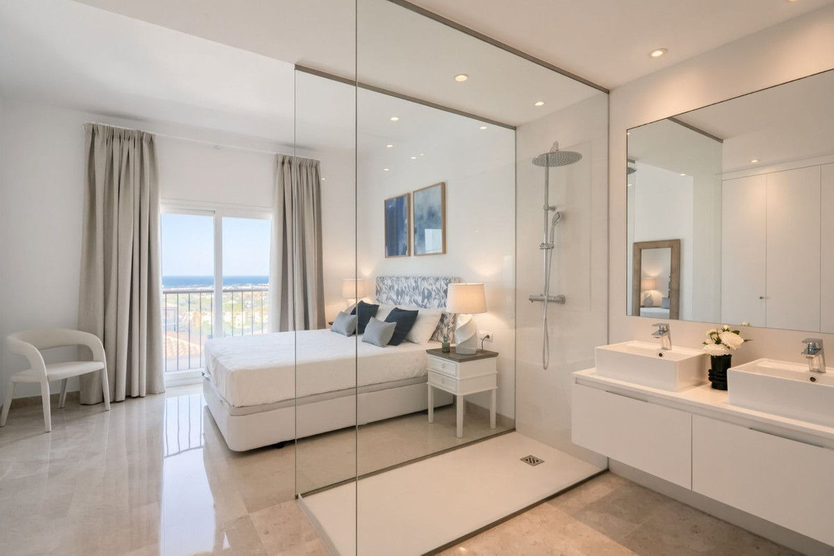 2 Bed Apartment for sale in El Paraiso Costa Del Sol, Málaga, Spain