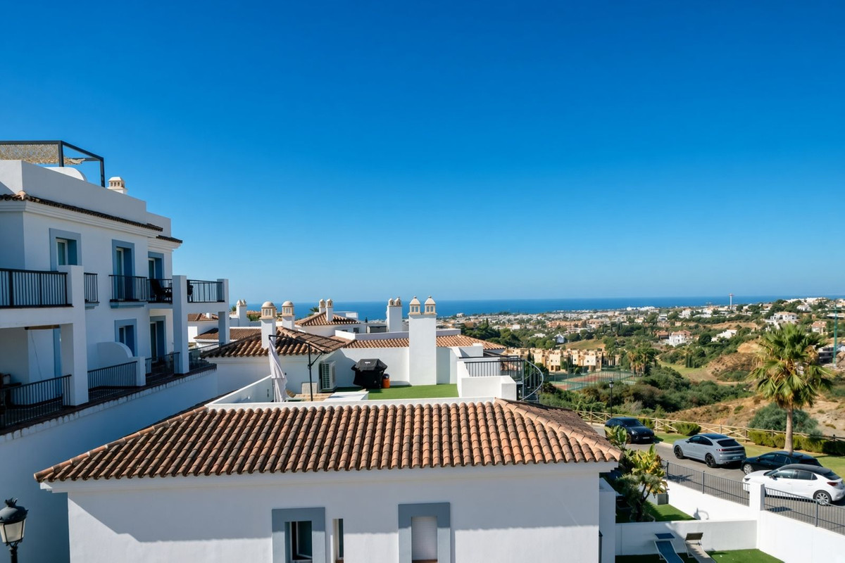 2 Bed Apartment for sale in El Paraiso Costa Del Sol, Málaga, Spain