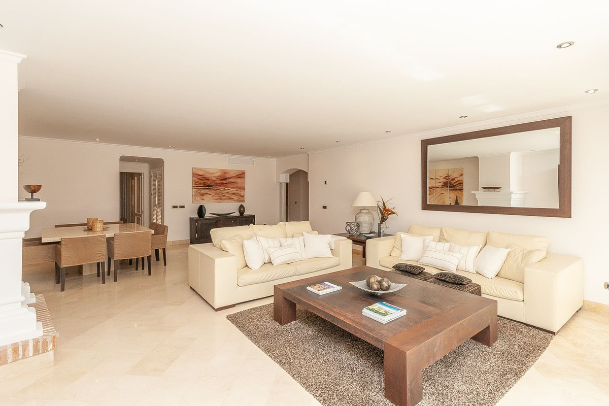Se vende Apartamento Planta Media de 3 dormitorios en Costa Del Sol, Málaga, España