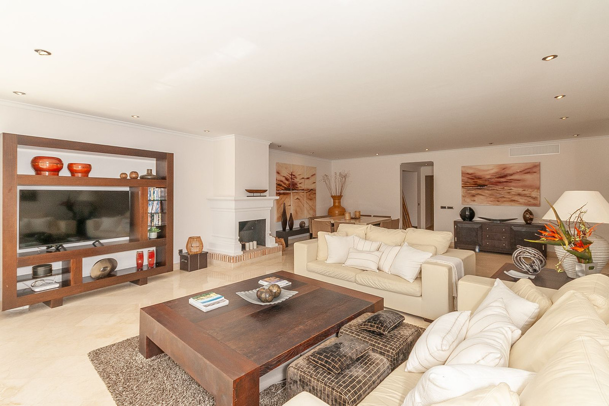 Se vende Apartamento Planta Media de 3 dormitorios en Costa Del Sol, Málaga, España