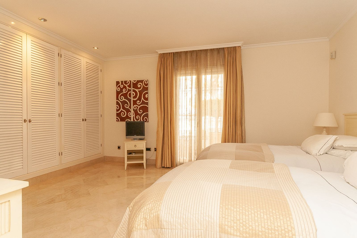 Se vende Apartamento Planta Media de 3 dormitorios en Costa Del Sol, Málaga, España