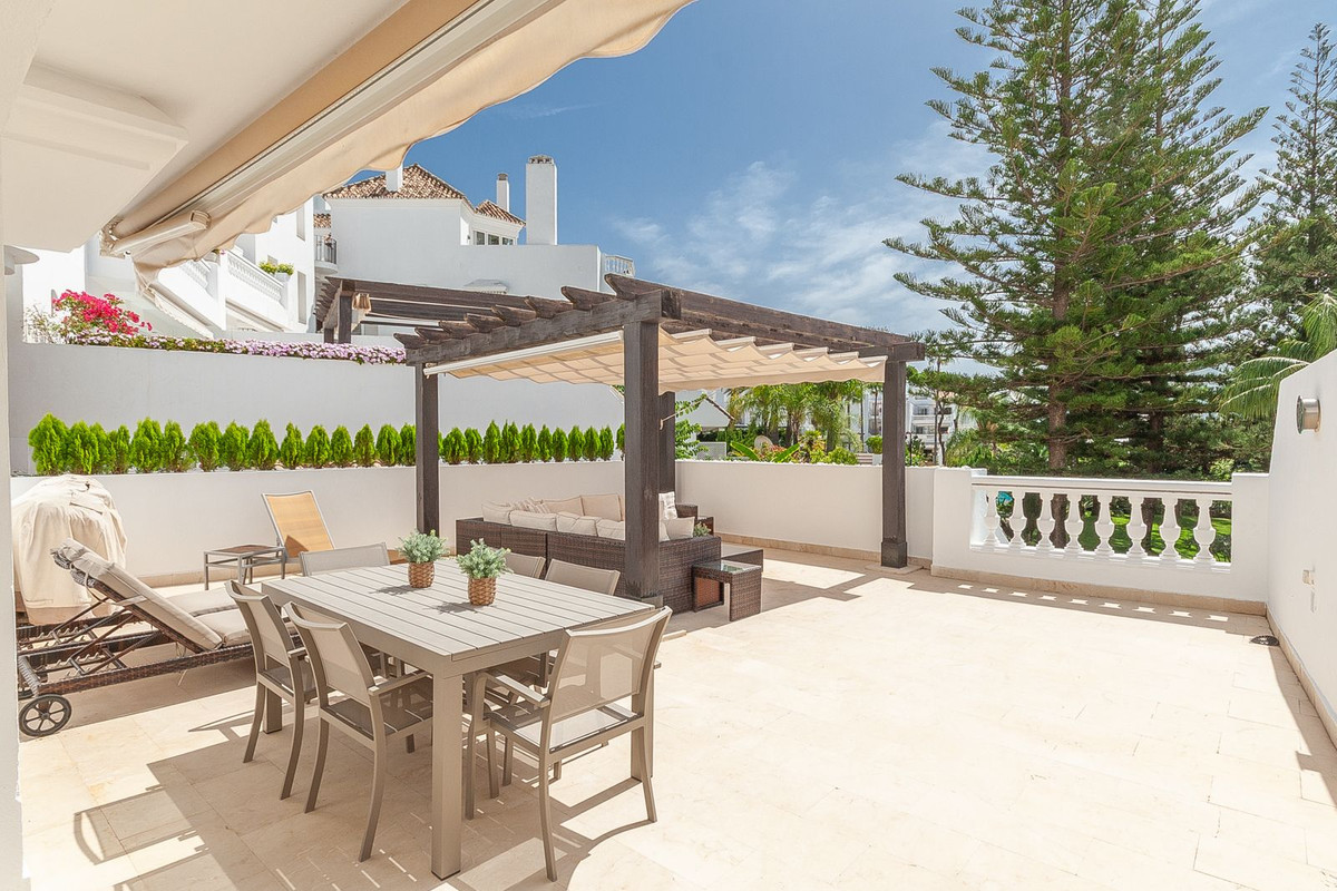 Se vende Apartamento Planta Media de 3 dormitorios en Costa Del Sol, Málaga, España