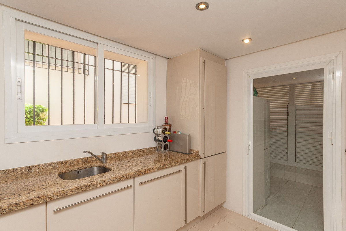 Se vende Apartamento Planta Media de 3 dormitorios en Costa Del Sol, Málaga, España